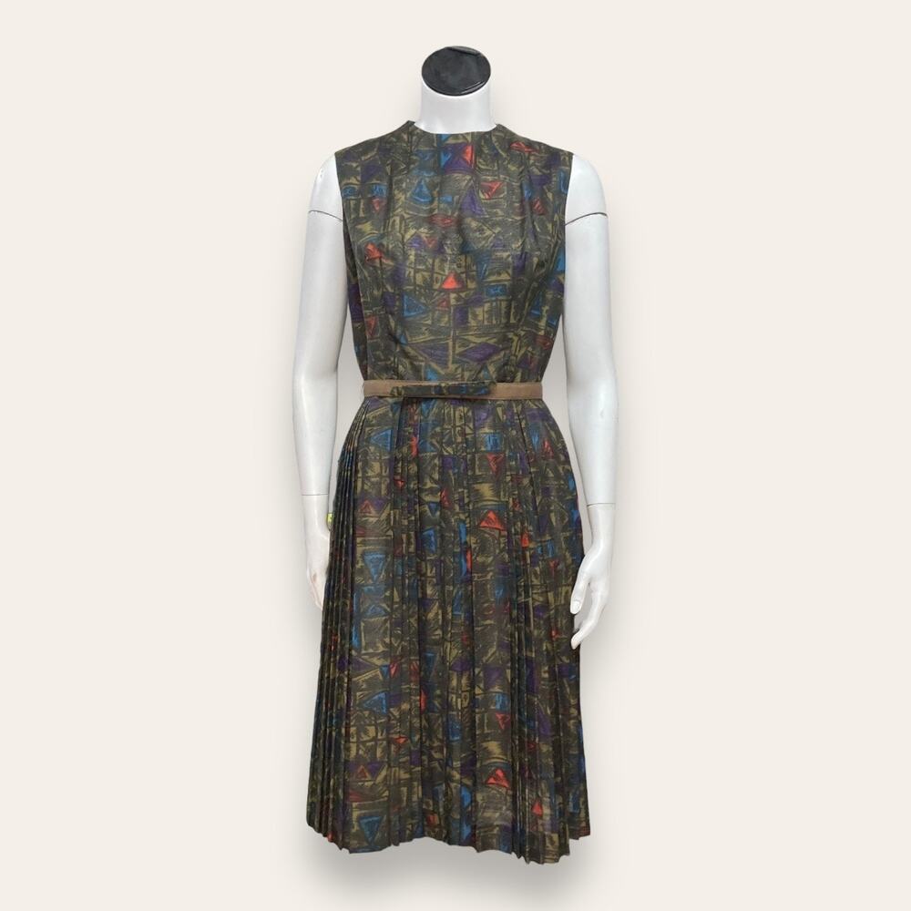 Sleeveless 1960s sleeveless sheath dress with matching waist belt size small